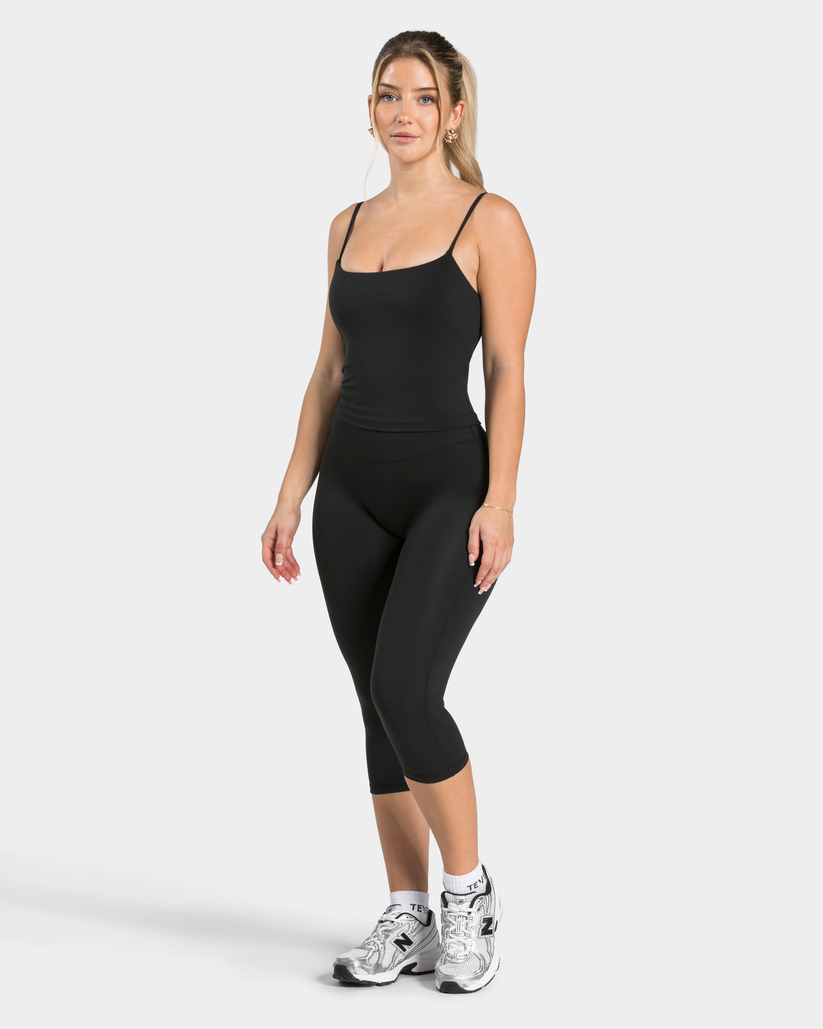 Allrounder Mid Cami Top "Schwarz"