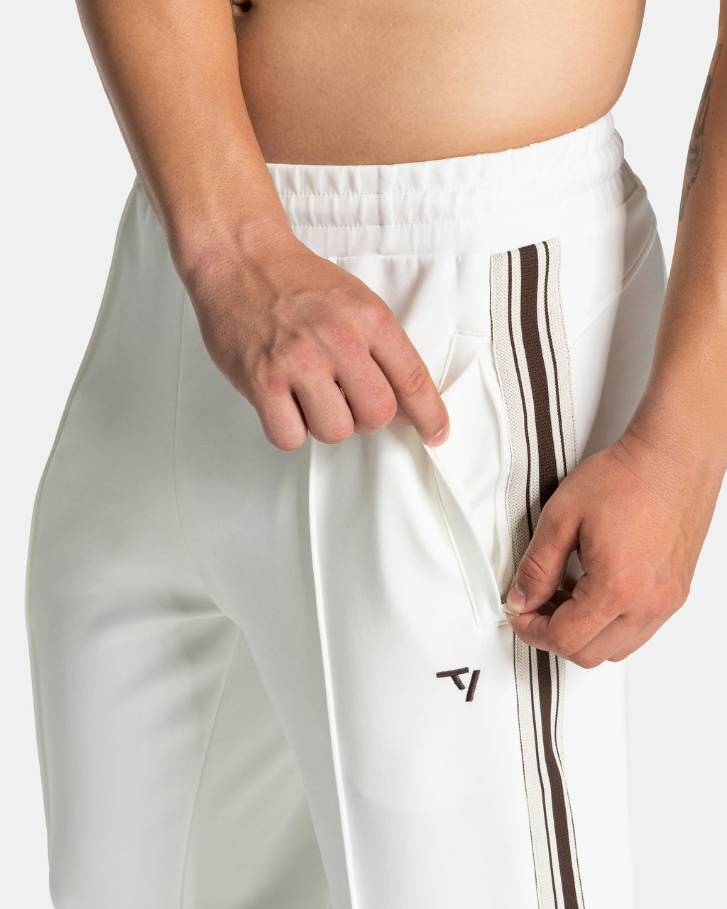 Club Straight Leg Jogger "Off White"