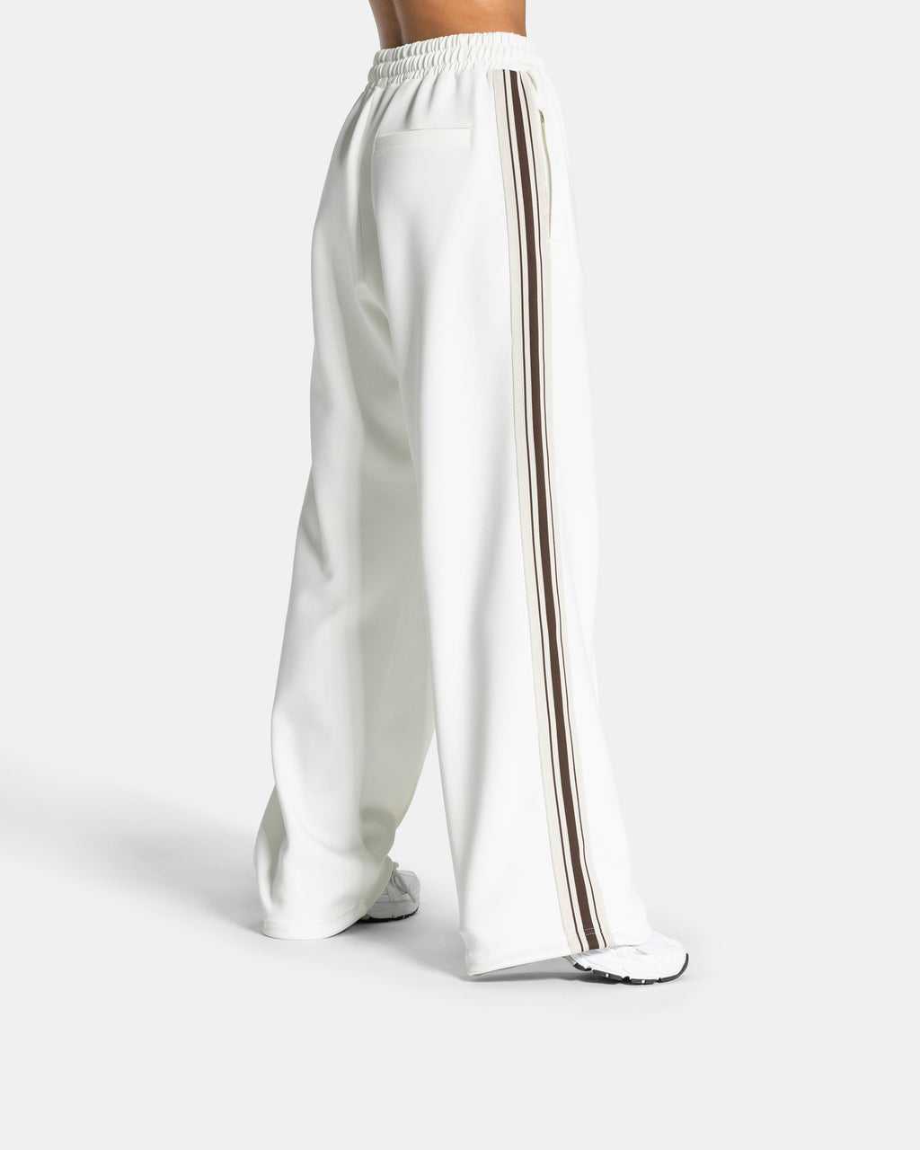 Club Straight Leg Jogger "Off White"