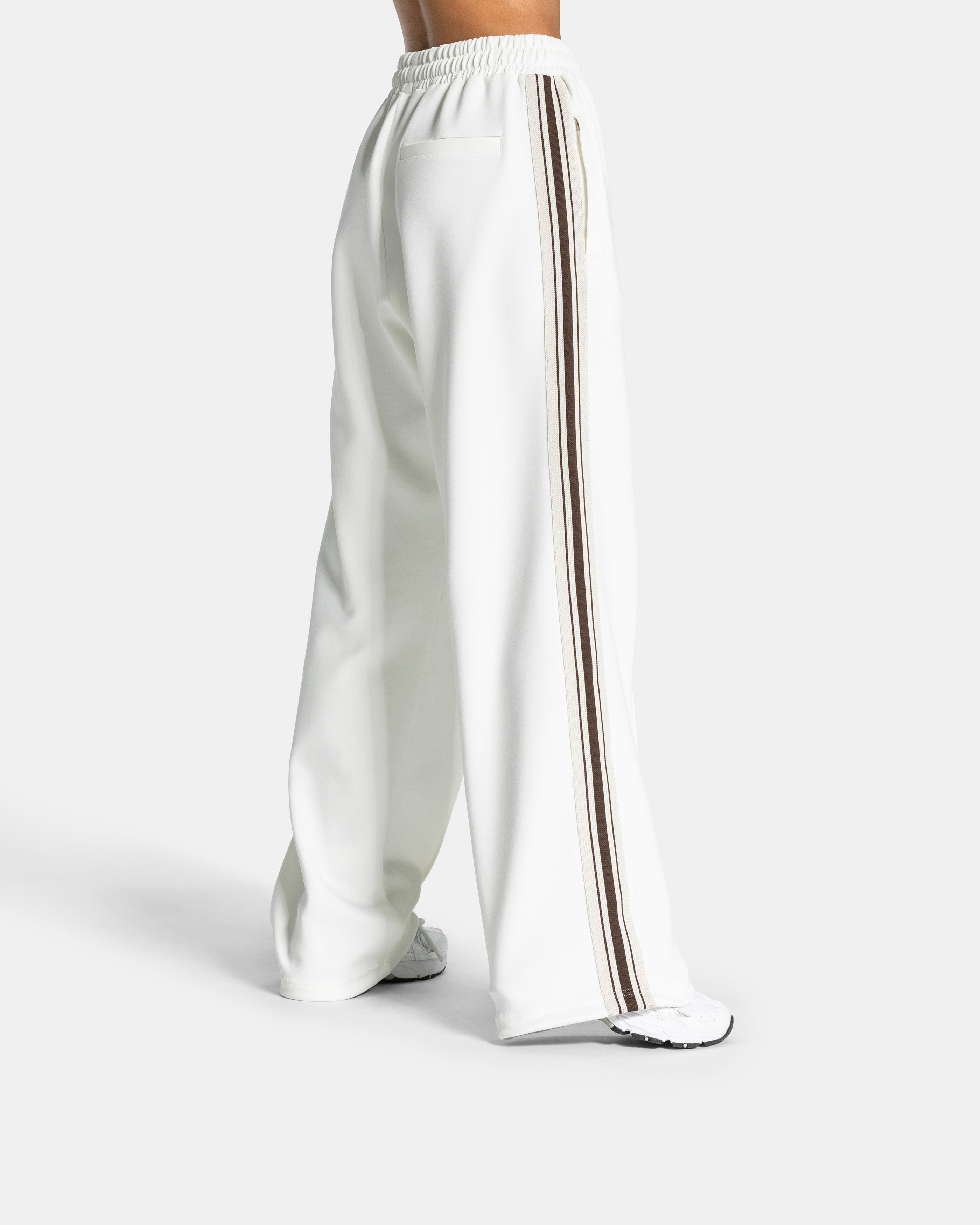 Club Straight Leg Jogger "Off White"