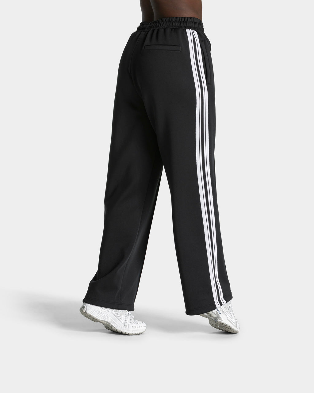 Club Straight Leg Jogger "Schwarz"