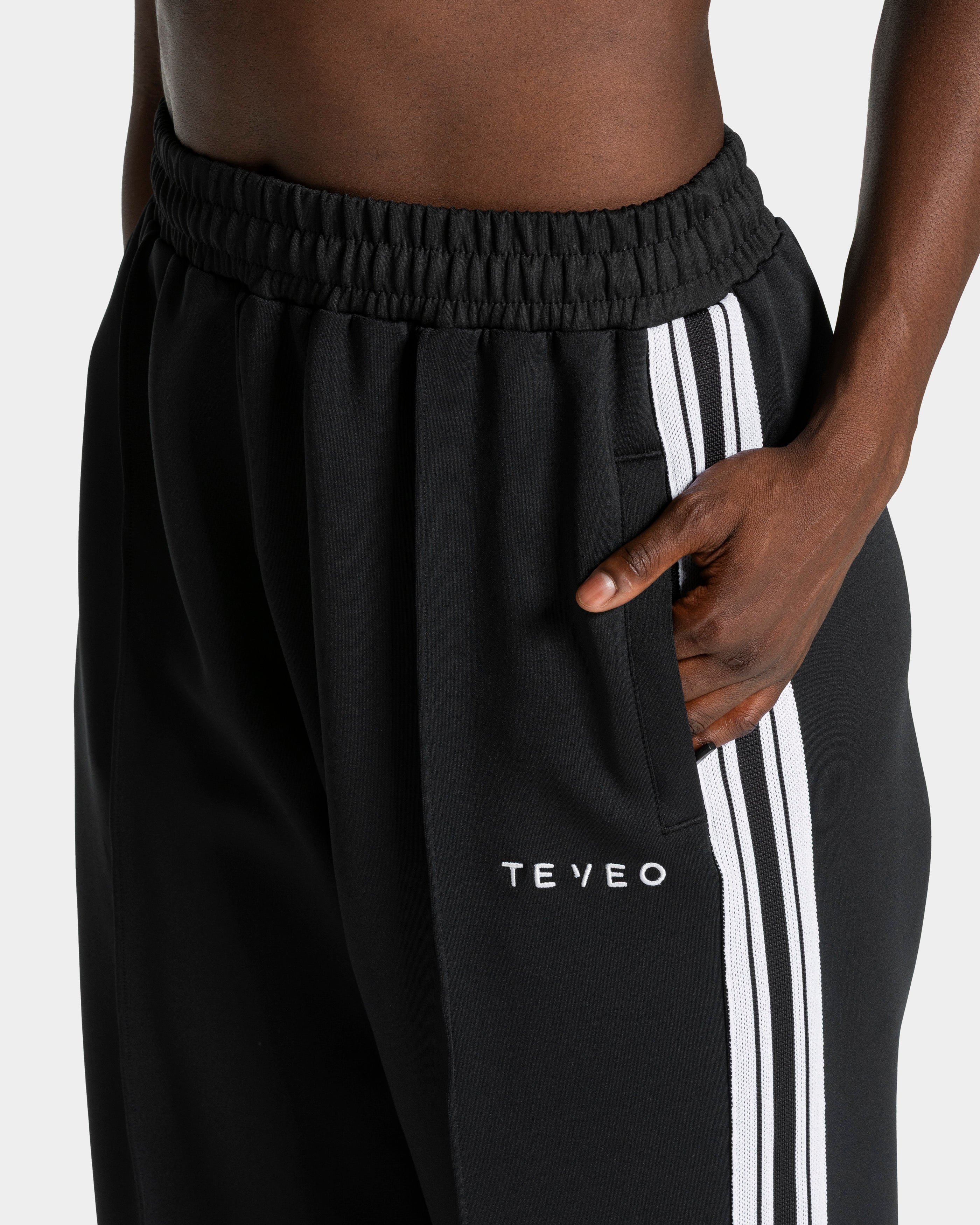 Club Straight Leg Jogger "Schwarz"