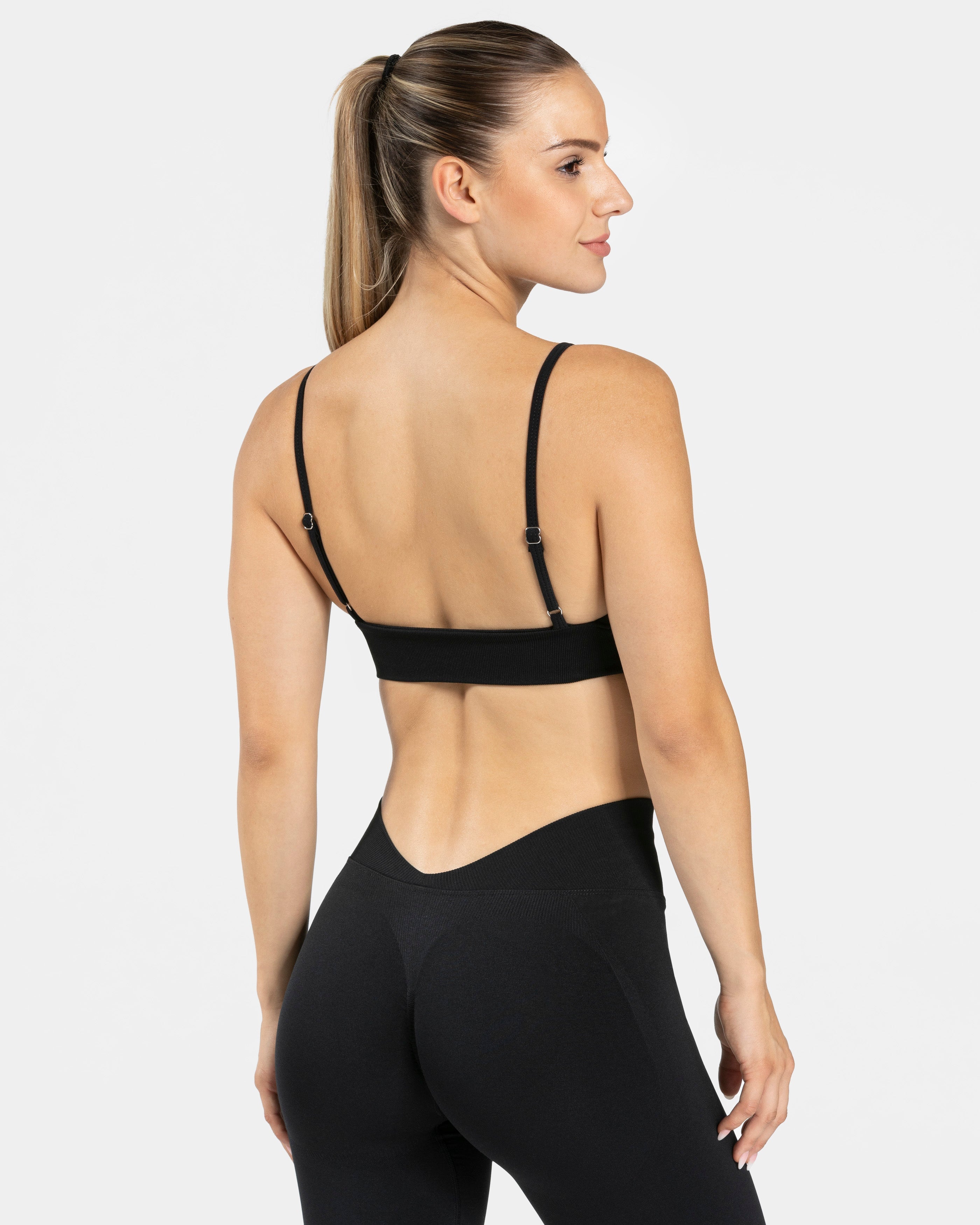 Essence Triangle Bh "Schwarz"