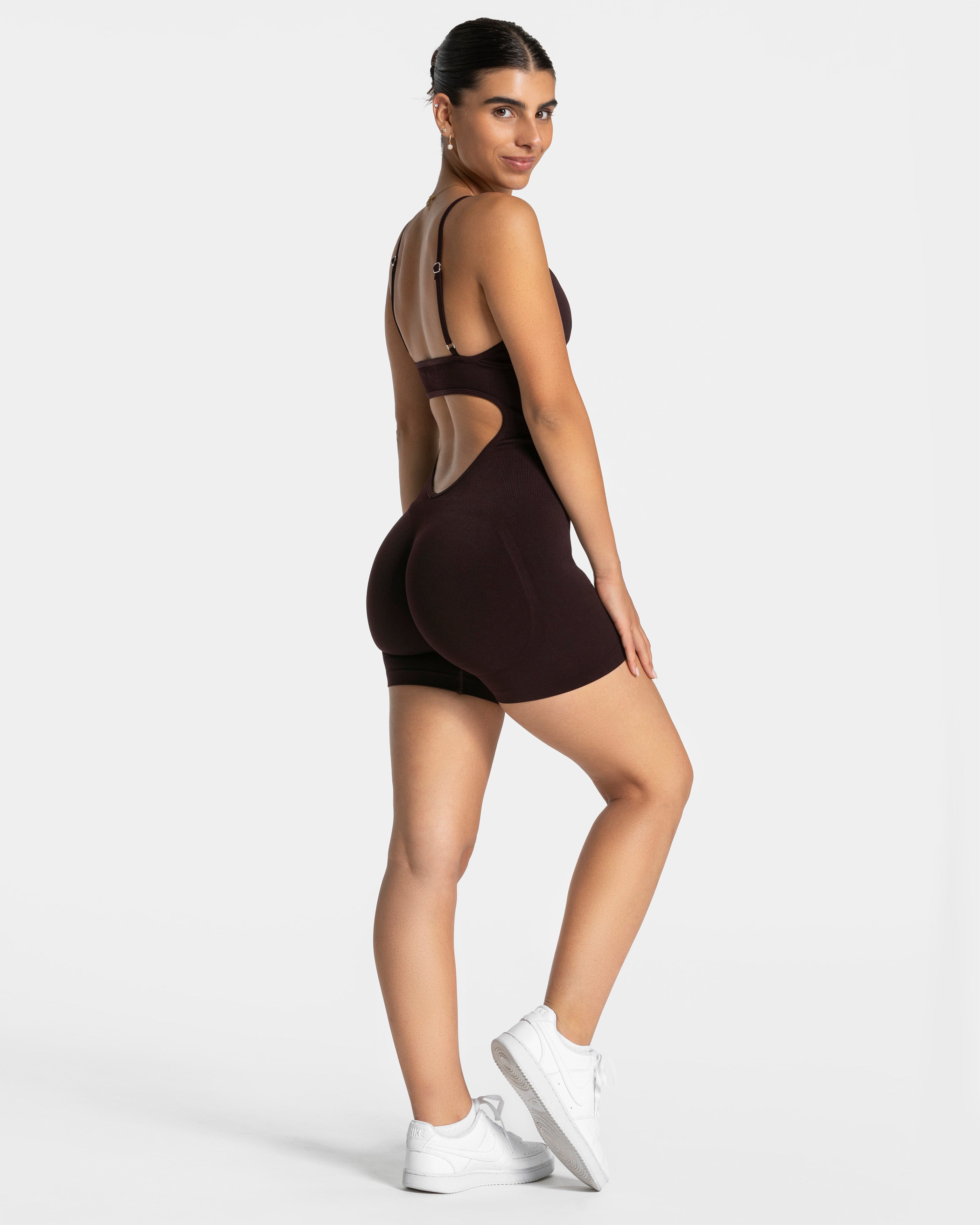 Essence V-Back Covert Scrunch Shorts Jumpsuit "Merlot"