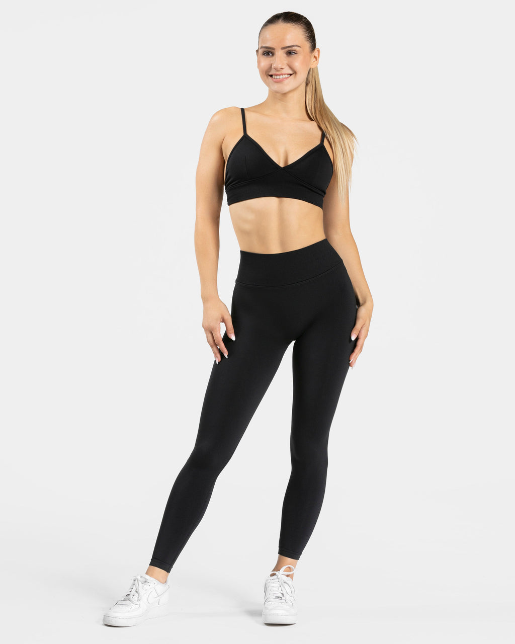 Essence V-Back Covert Scrunch Leggings "Schwarz"