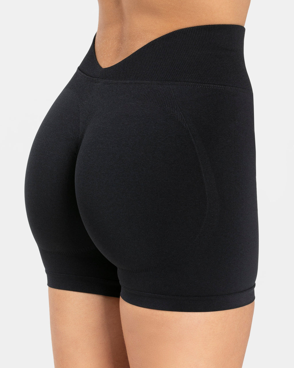 Essence V-Back Covert Scrunch Shorts "Schwarz"