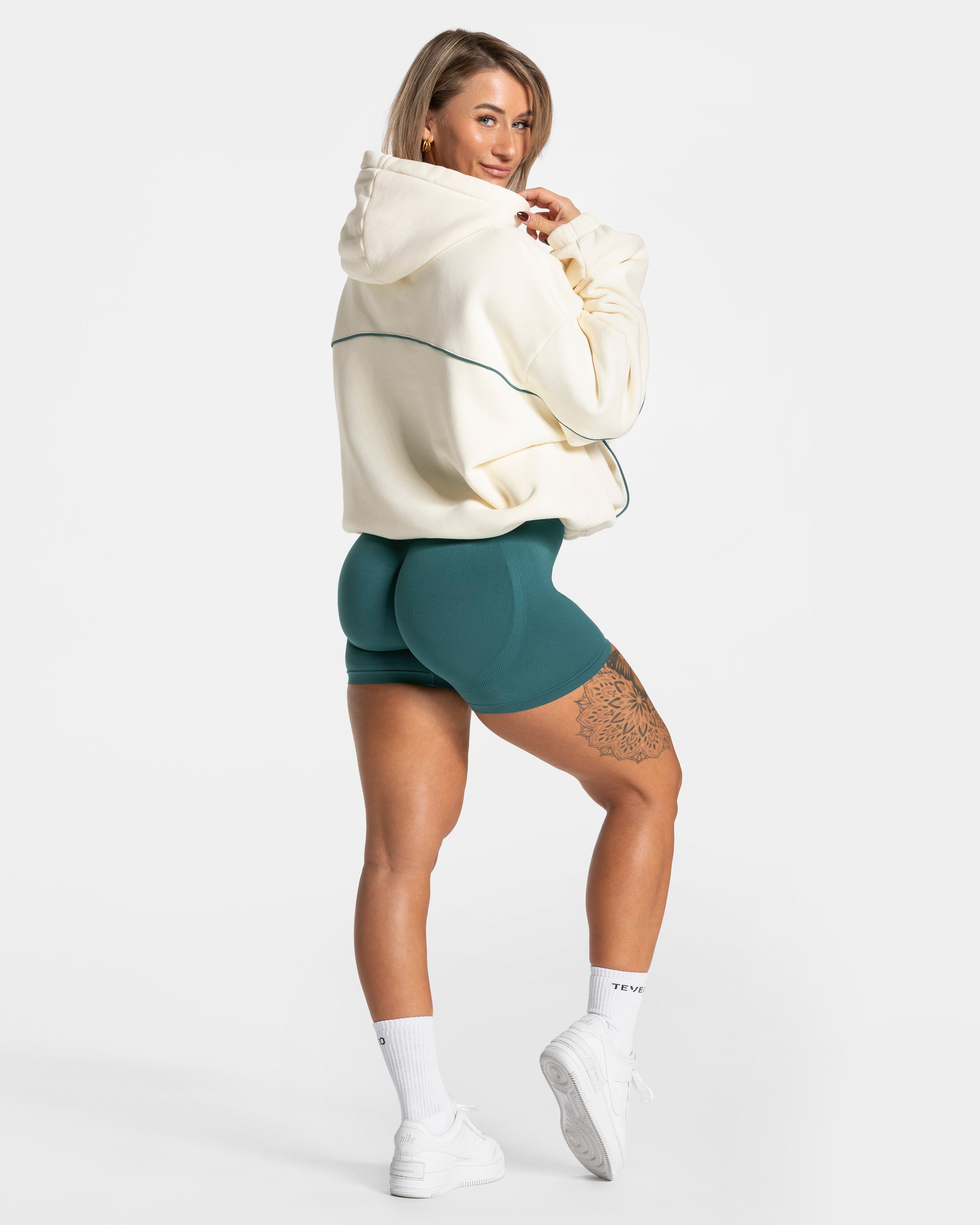 Contrastline Hooded Sweater "Off White"