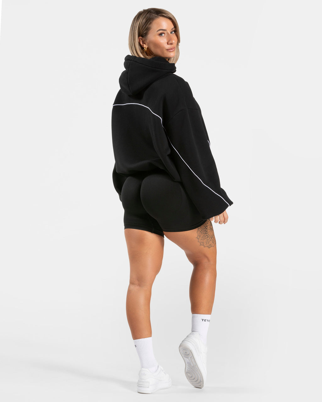 Contrastline Hooded Sweater "Schwarz"