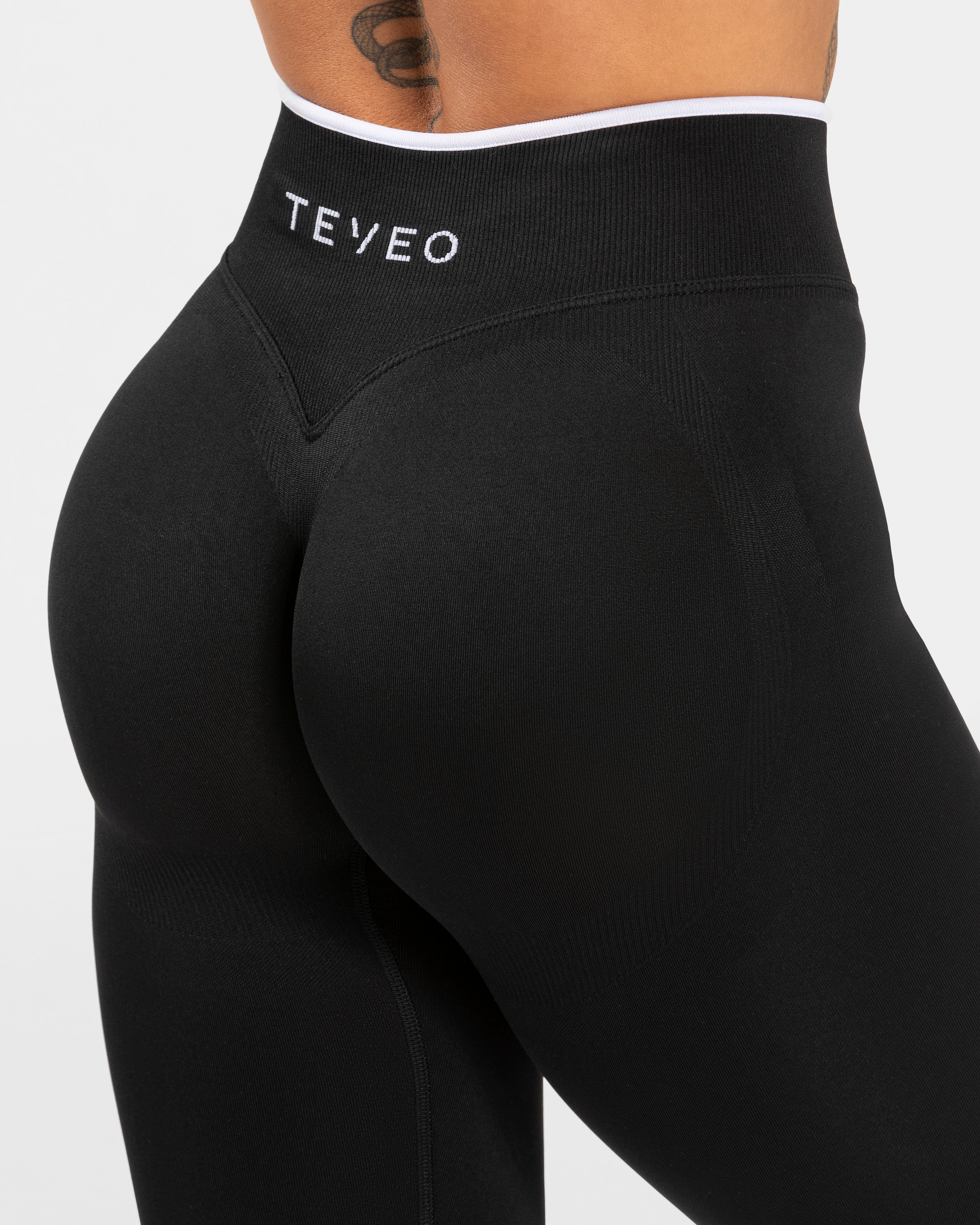 Contrastline Sculpt Scrunch Leggings "Schwarz"