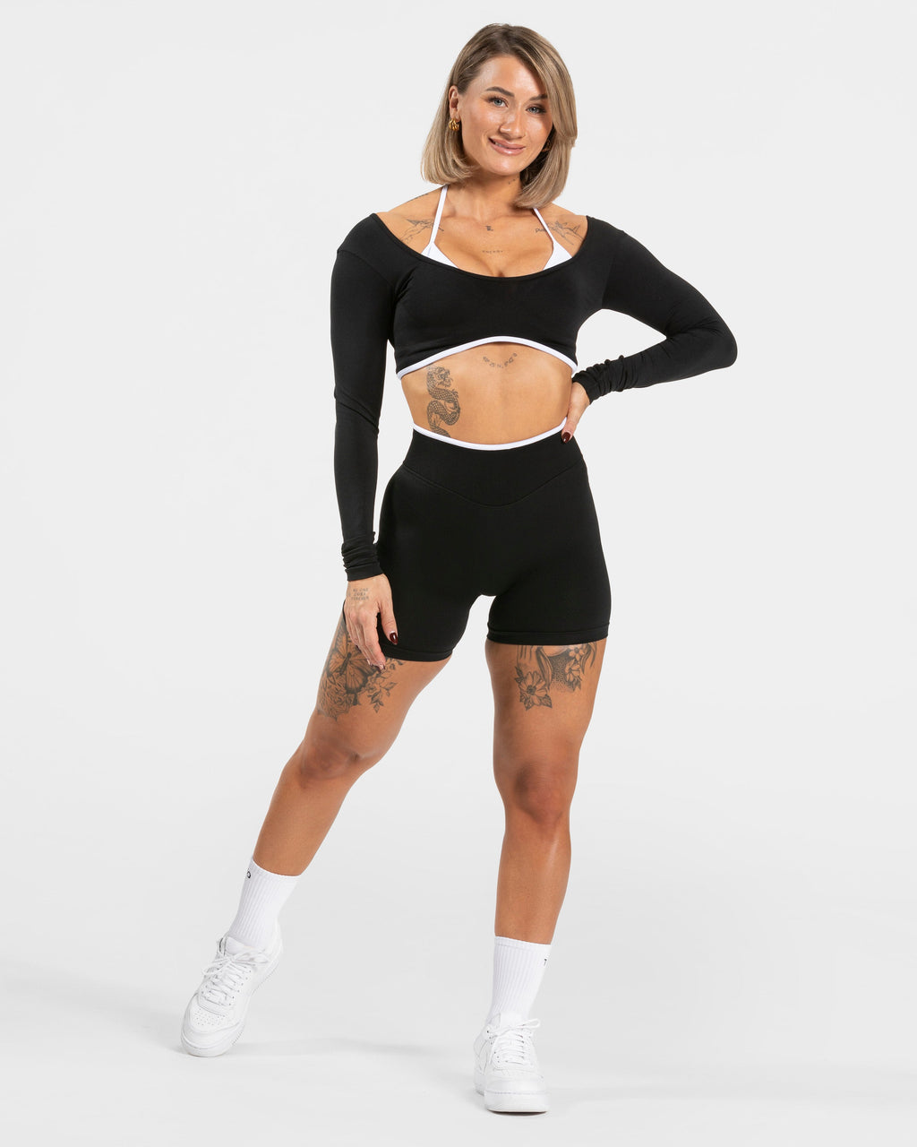 Contrastline Sculpt Scrunch Shorts  "Schwarz"