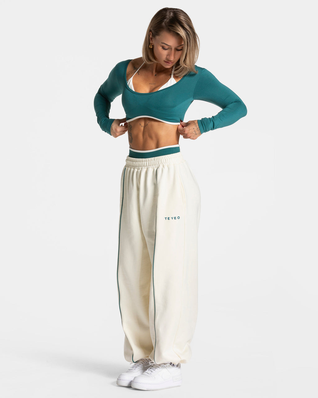 Contrastline Wide Leg Jogger "Off White"