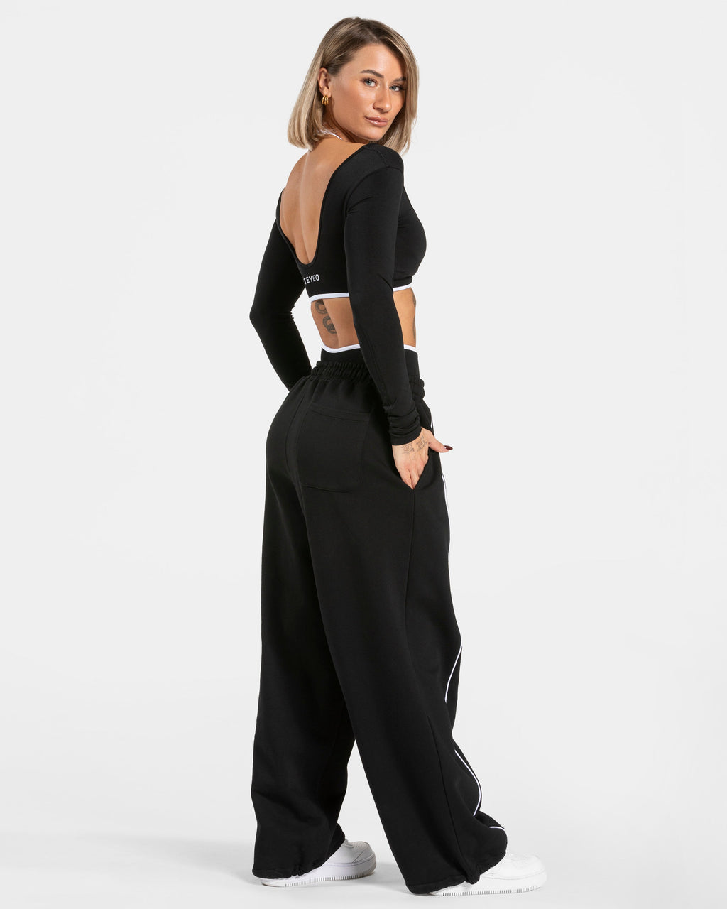 Contrastline Wide Leg Jogger "Schwarz"