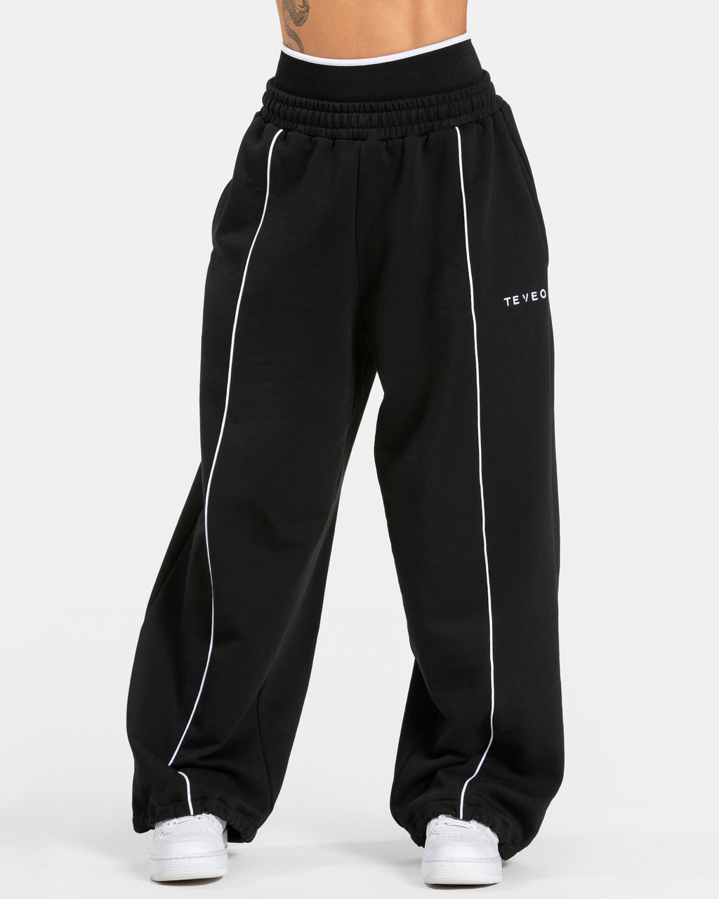 Contrastline Wide Leg Jogger "Schwarz"