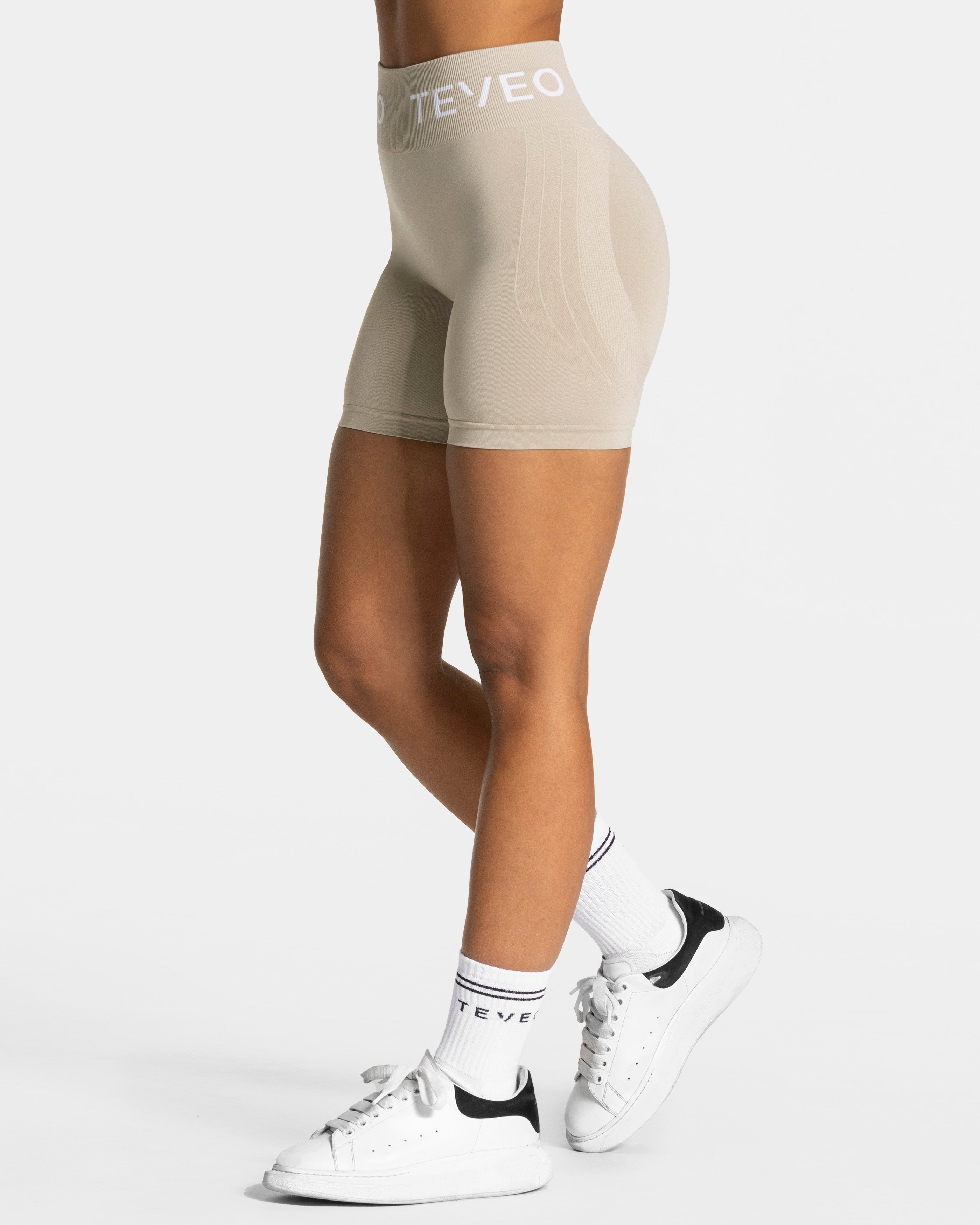 Signature Covert Scrunch Shorts "Latte"
