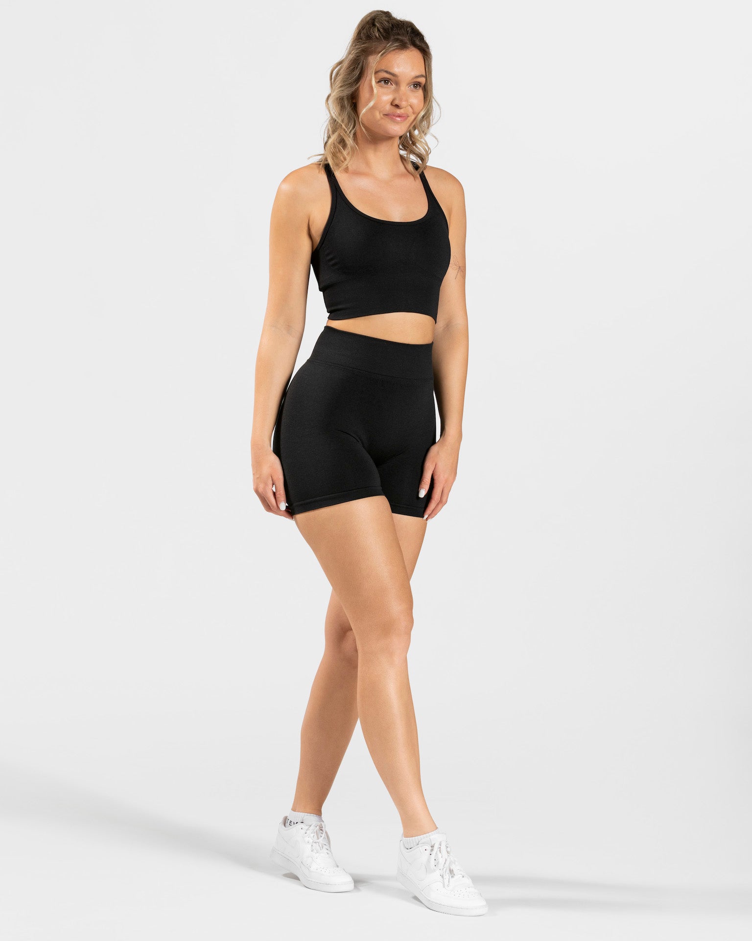 Statement Scrunch Shorts "Schwarz"
