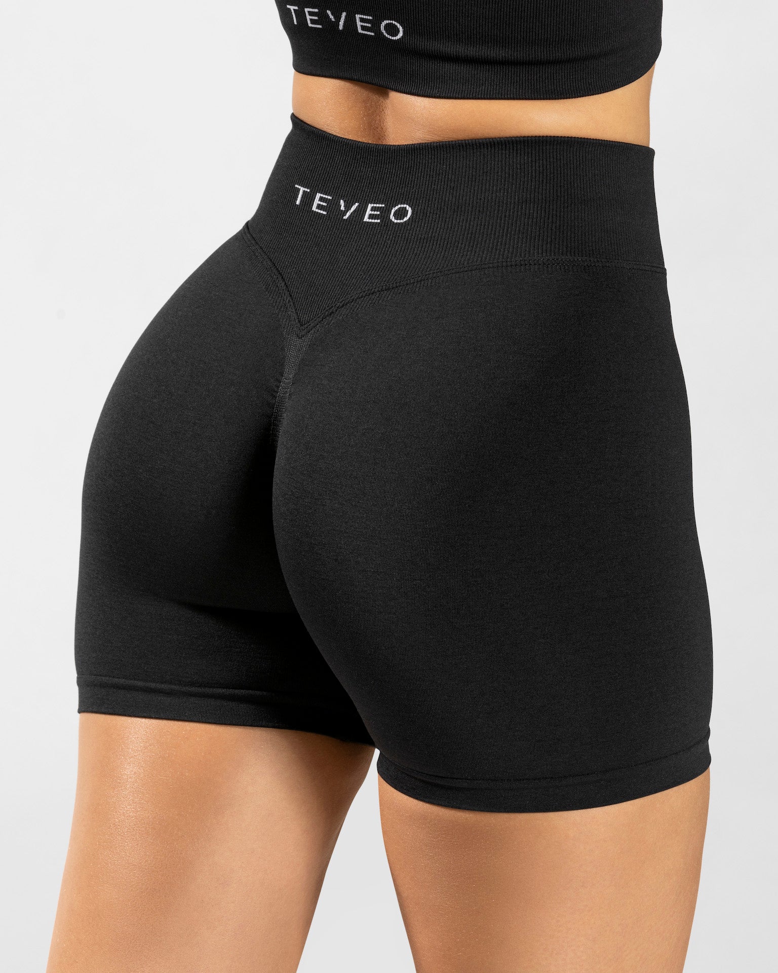 Statement Scrunch Shorts "Schwarz"