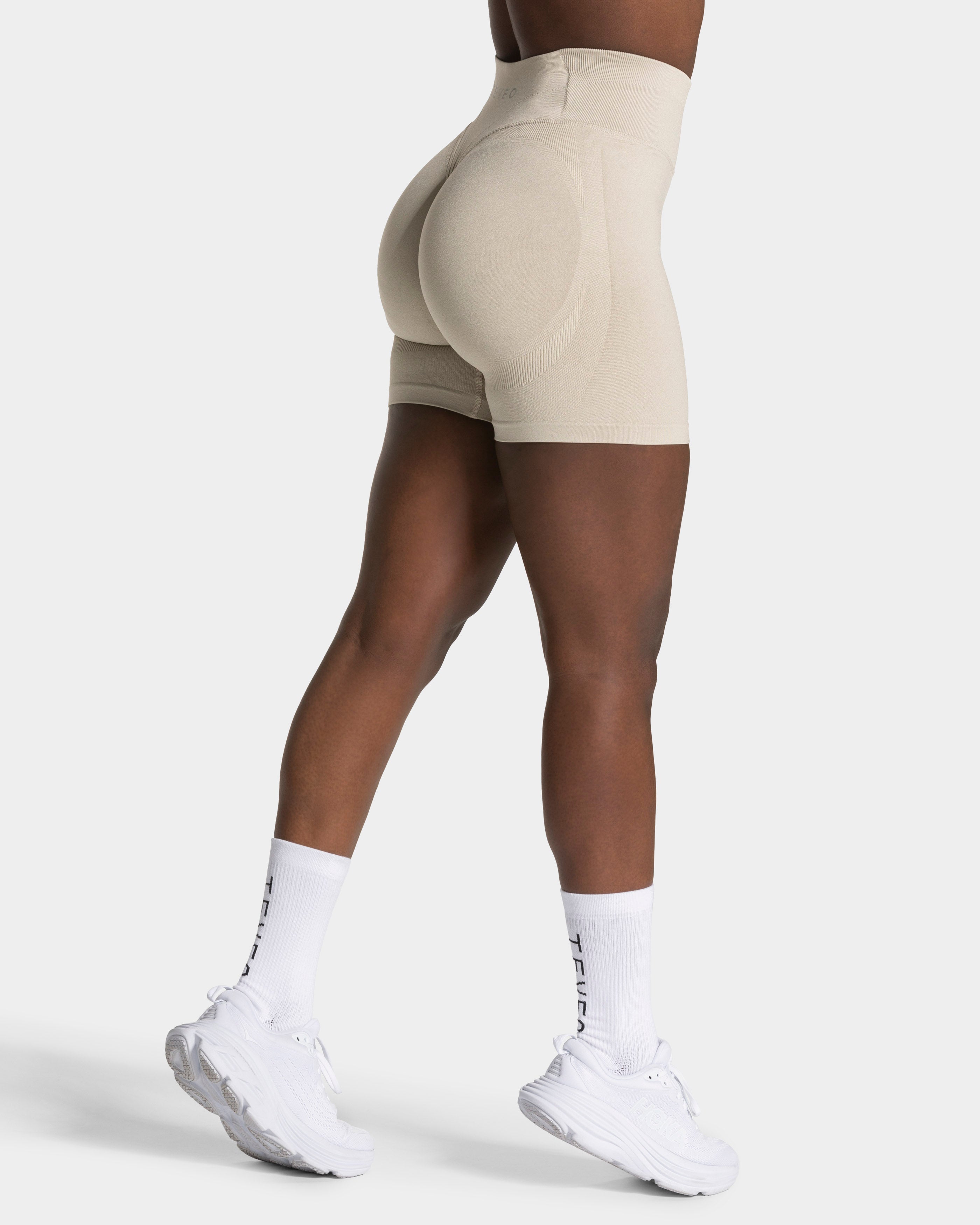 Endorphin Sculpt Scrunch Shorts "Latte"