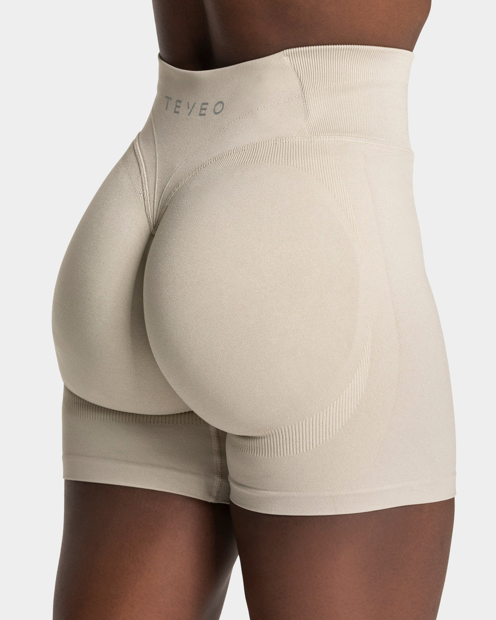 Endorphin Sculpt Scrunch Shorts "Latte"
