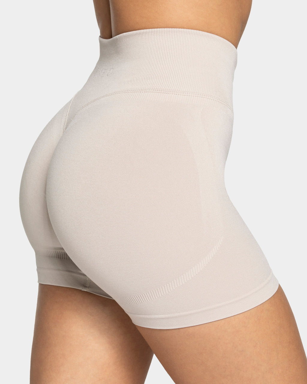 Femme Sculpt Scrunch Shorts "Cream"