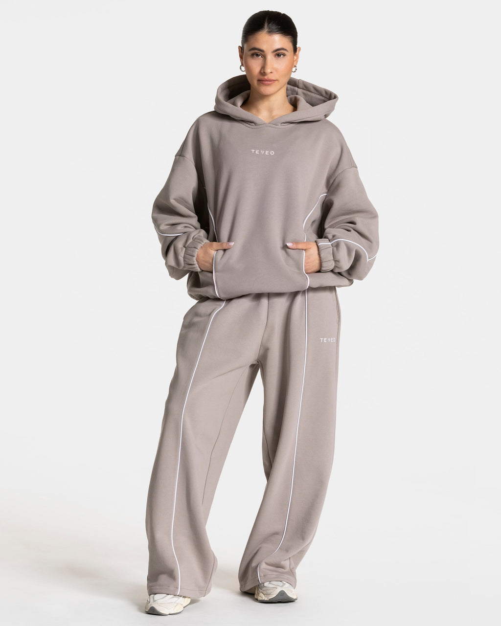 Contrastline Hooded Sweater  "Stone"