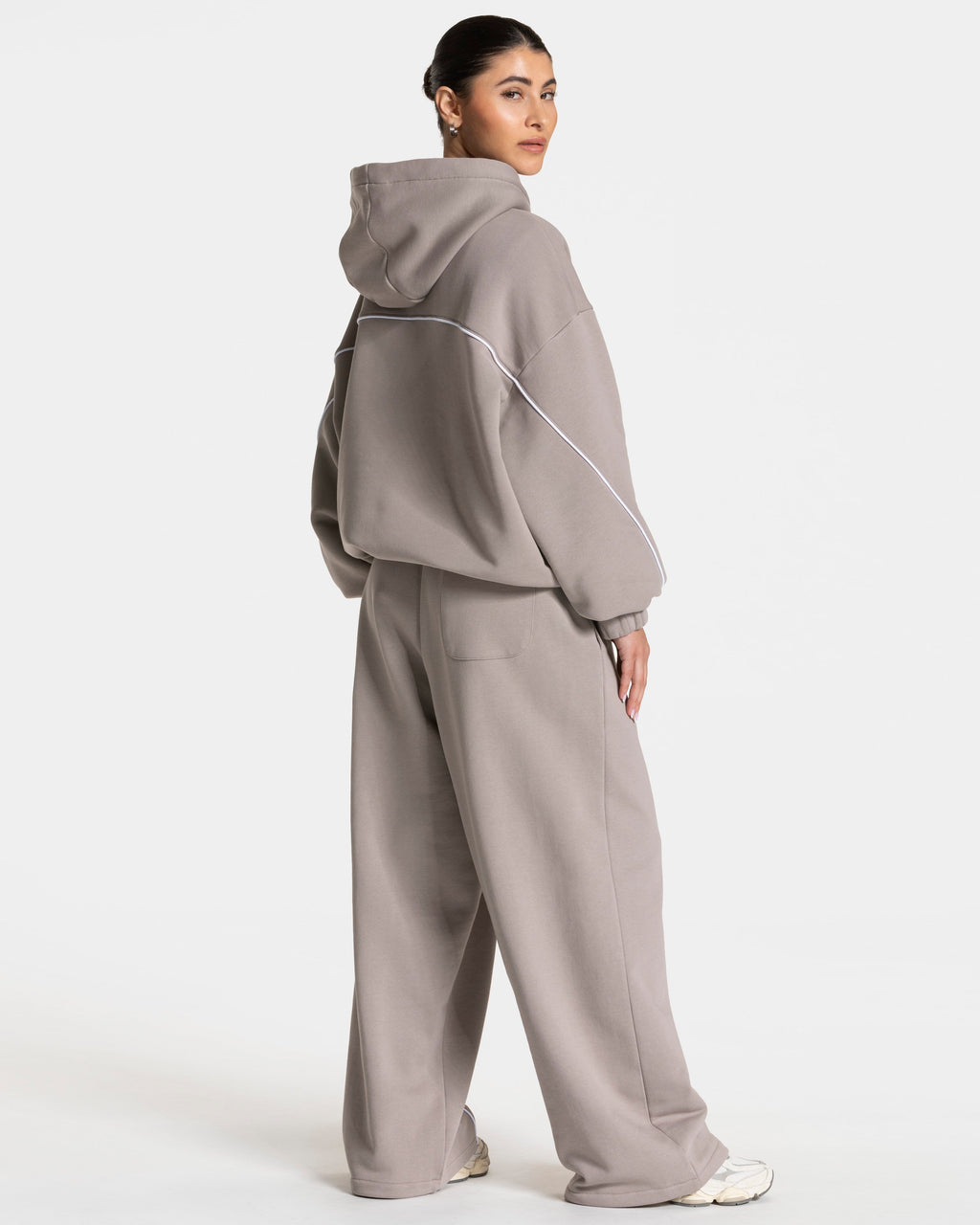 Contrastline Hooded Sweater  "Stone"