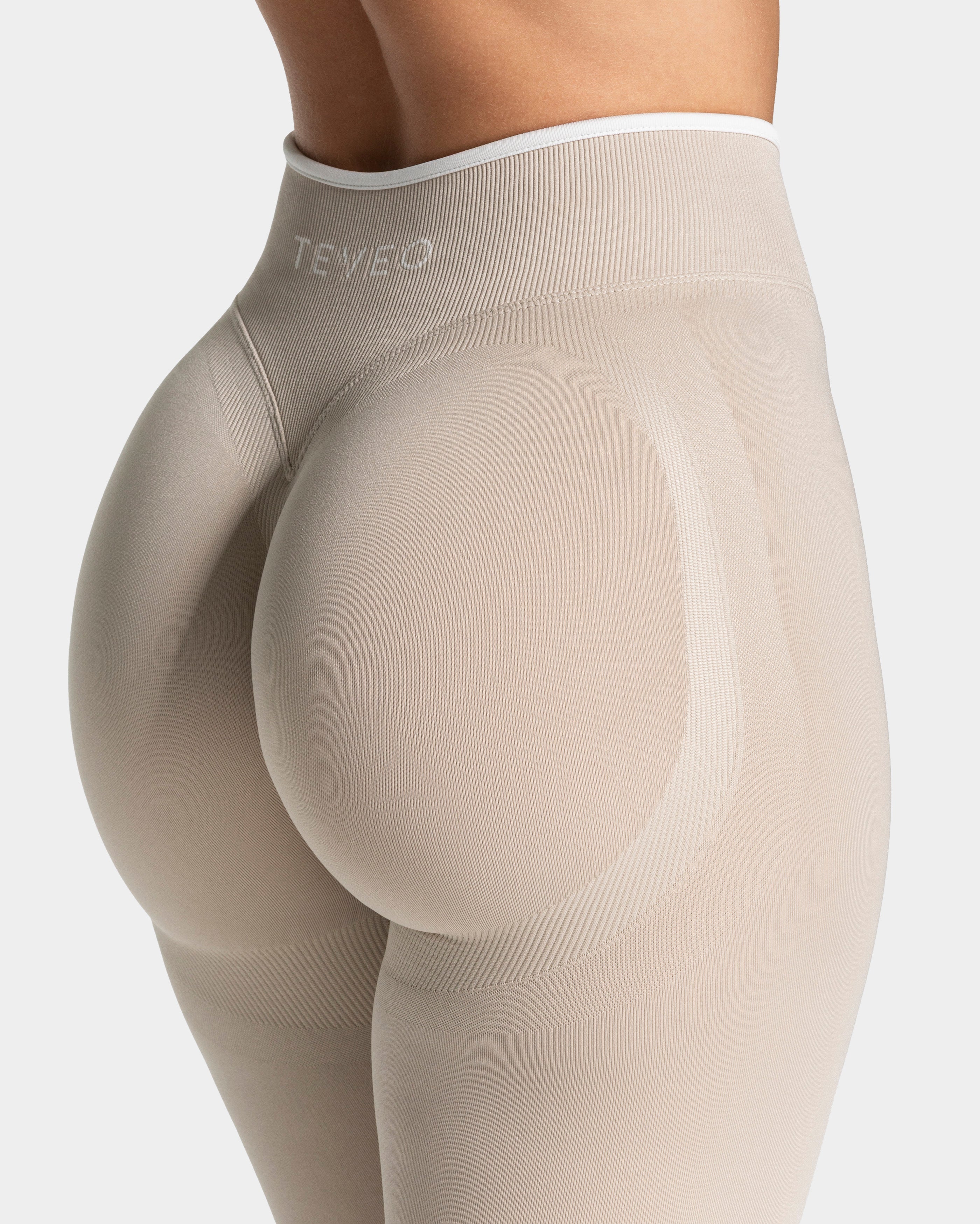 Contrastline Sculpt Scrunch Leggings "Cream"
