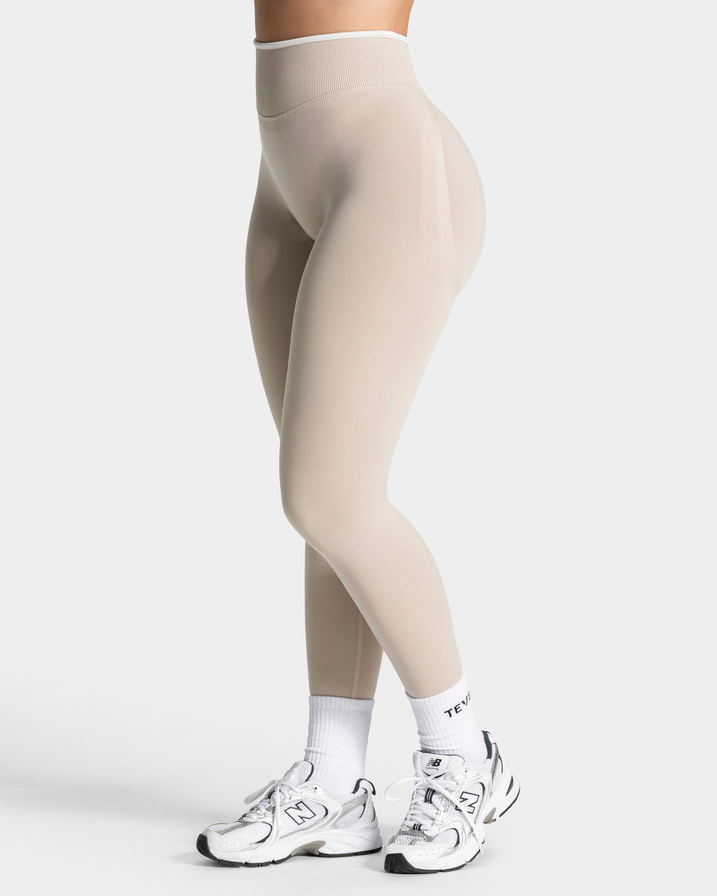 Contrastline Sculpt Scrunch Leggings "Cream"