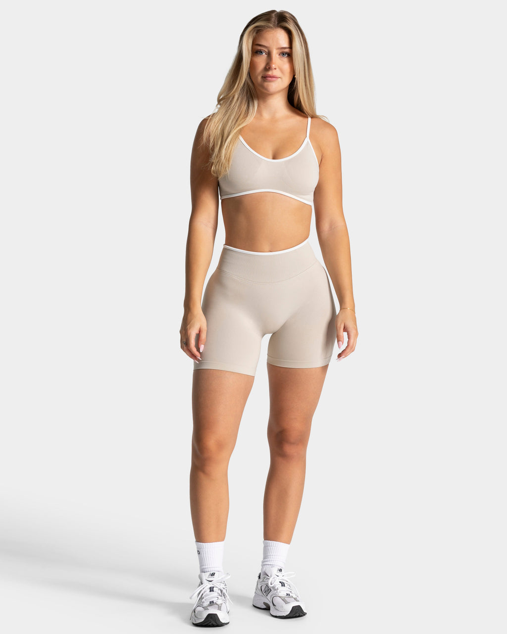 Contrastline Sculpt Scrunch Shorts "Cream"