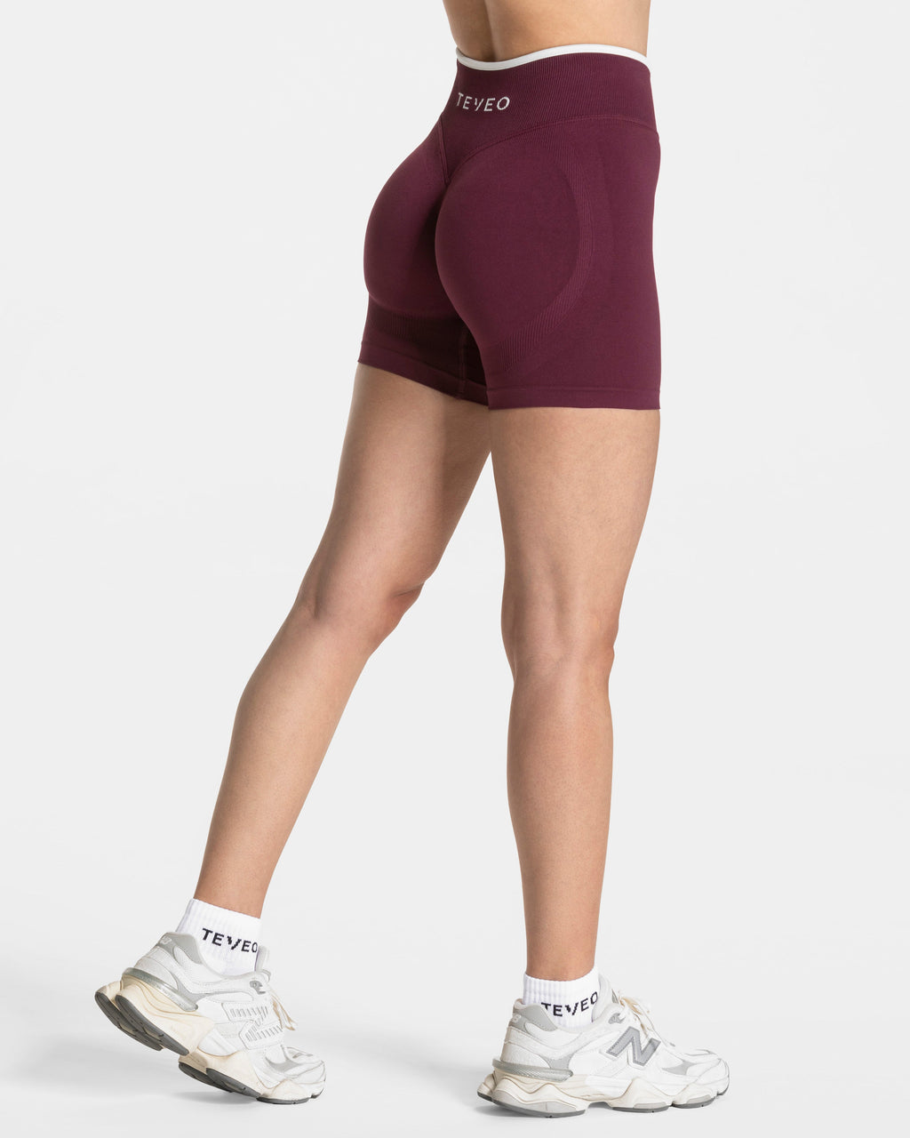 Contrastline Sculpt Scrunch Shorts  "Pflaume"