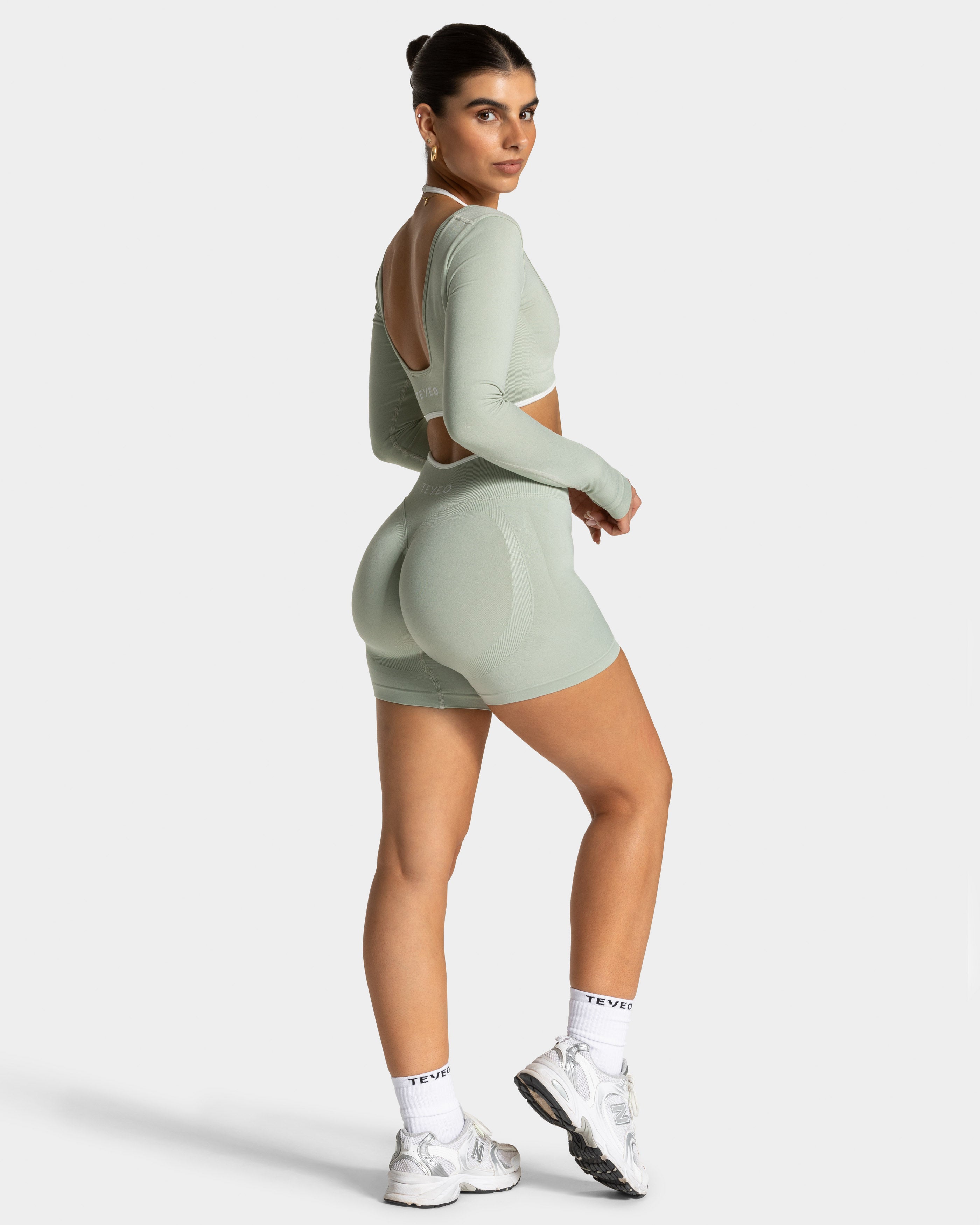 Contrastline Sculpt Scrunch Shorts "Pistachio"