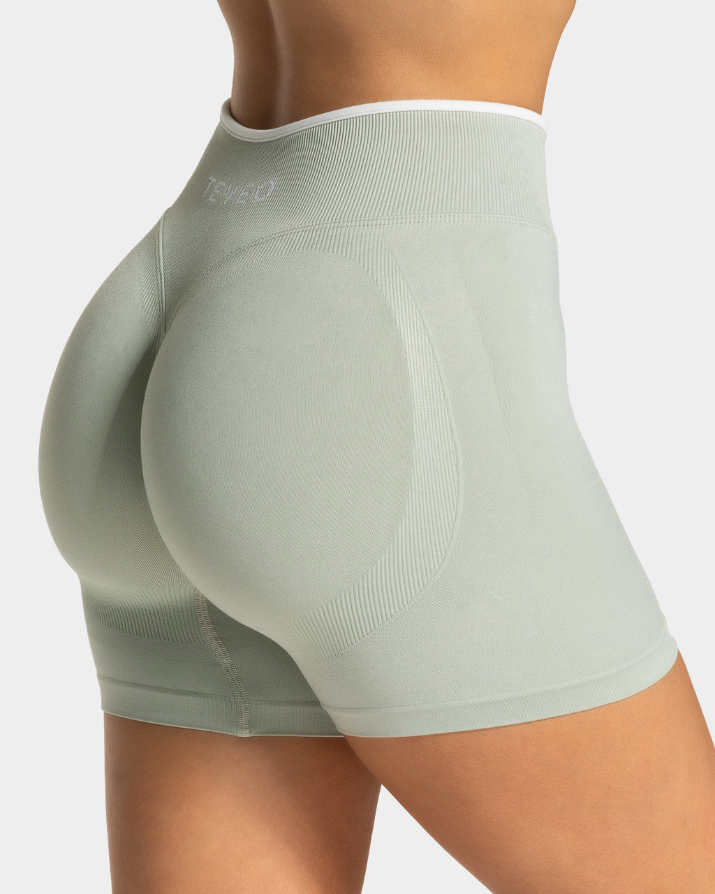 Contrastline Sculpt Scrunch Shorts "Pistachio"