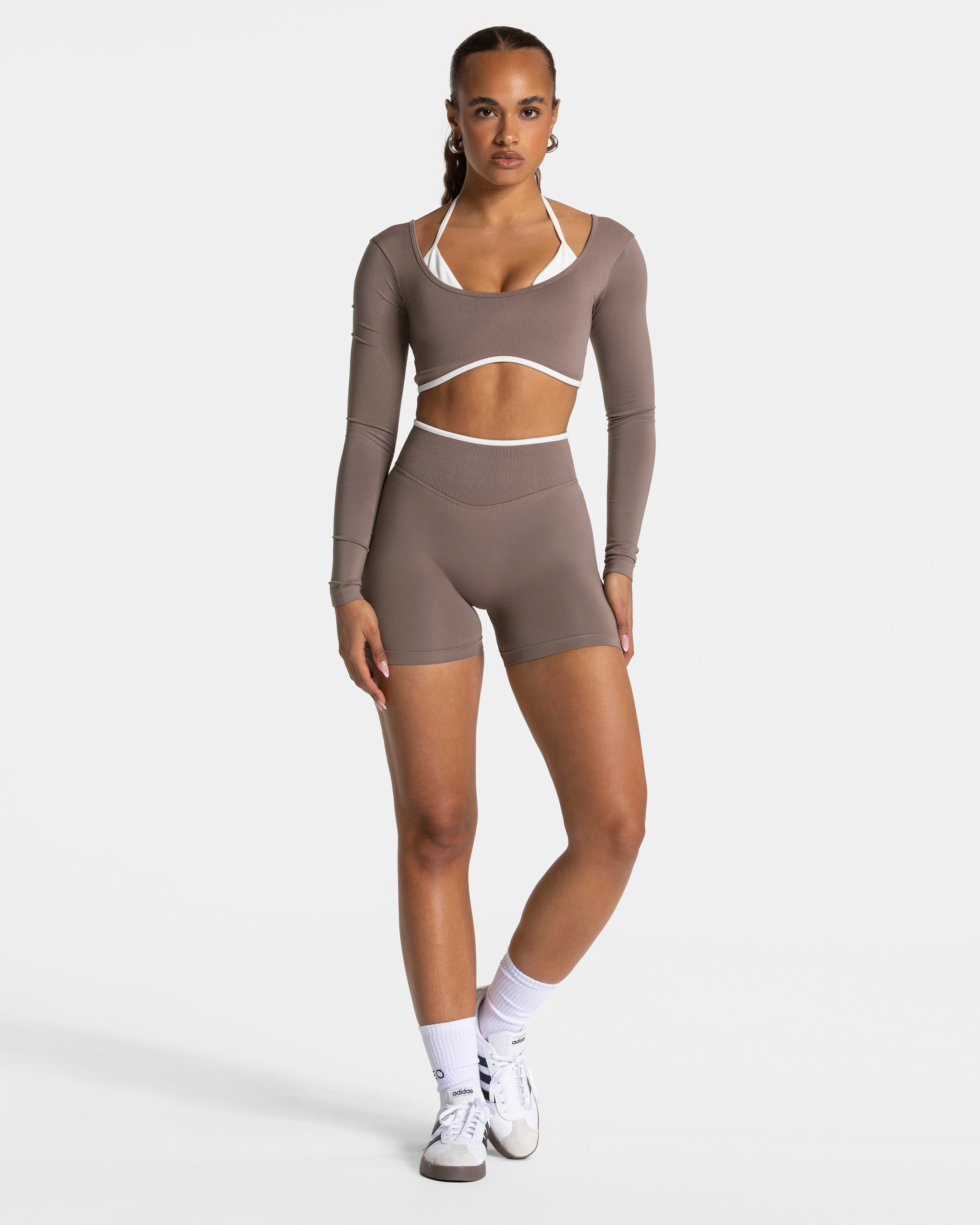 Contrastline Sculpt Scrunch Shorts  "Mokka"