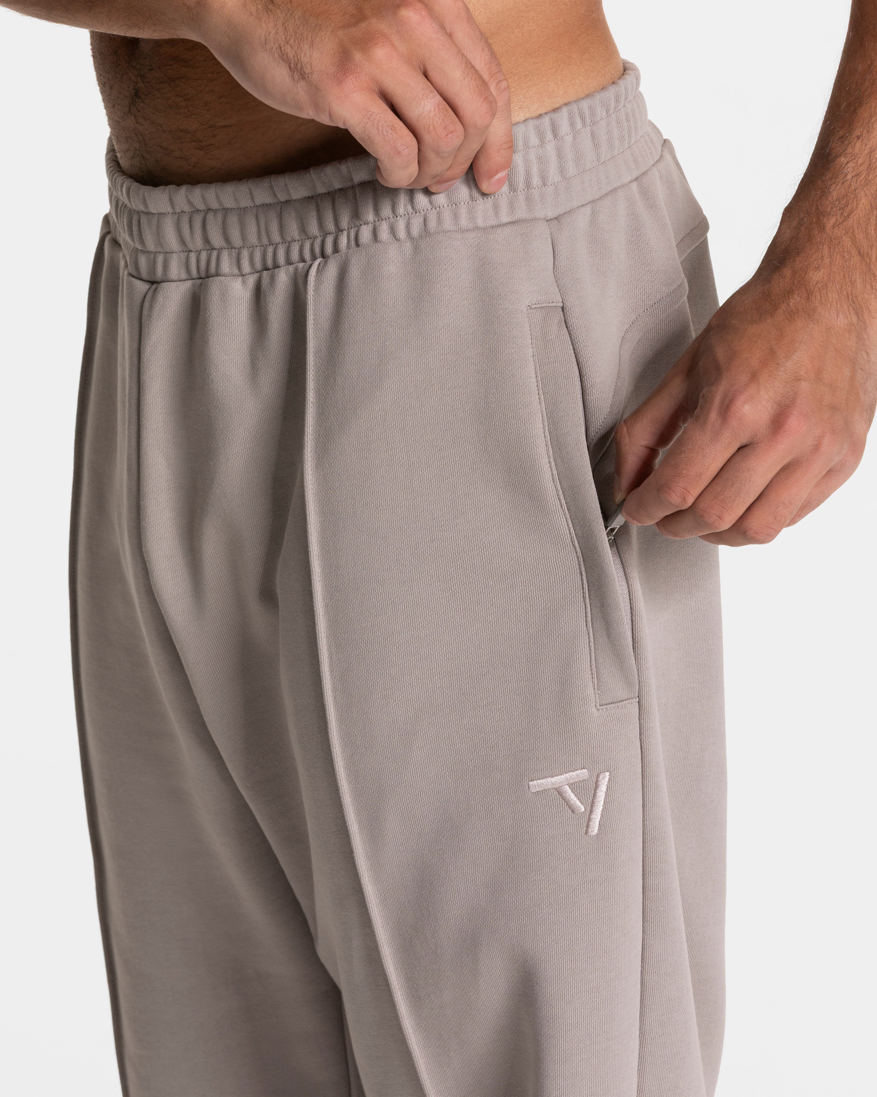 Contrastline Straight Leg Jogger "Stone"