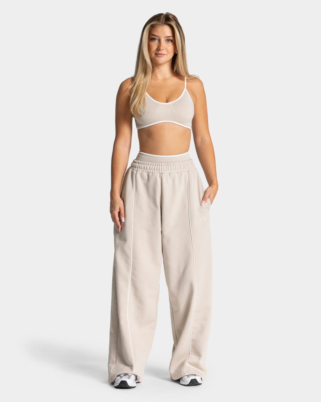 Contastline Wide Leg Jogger "Cream"