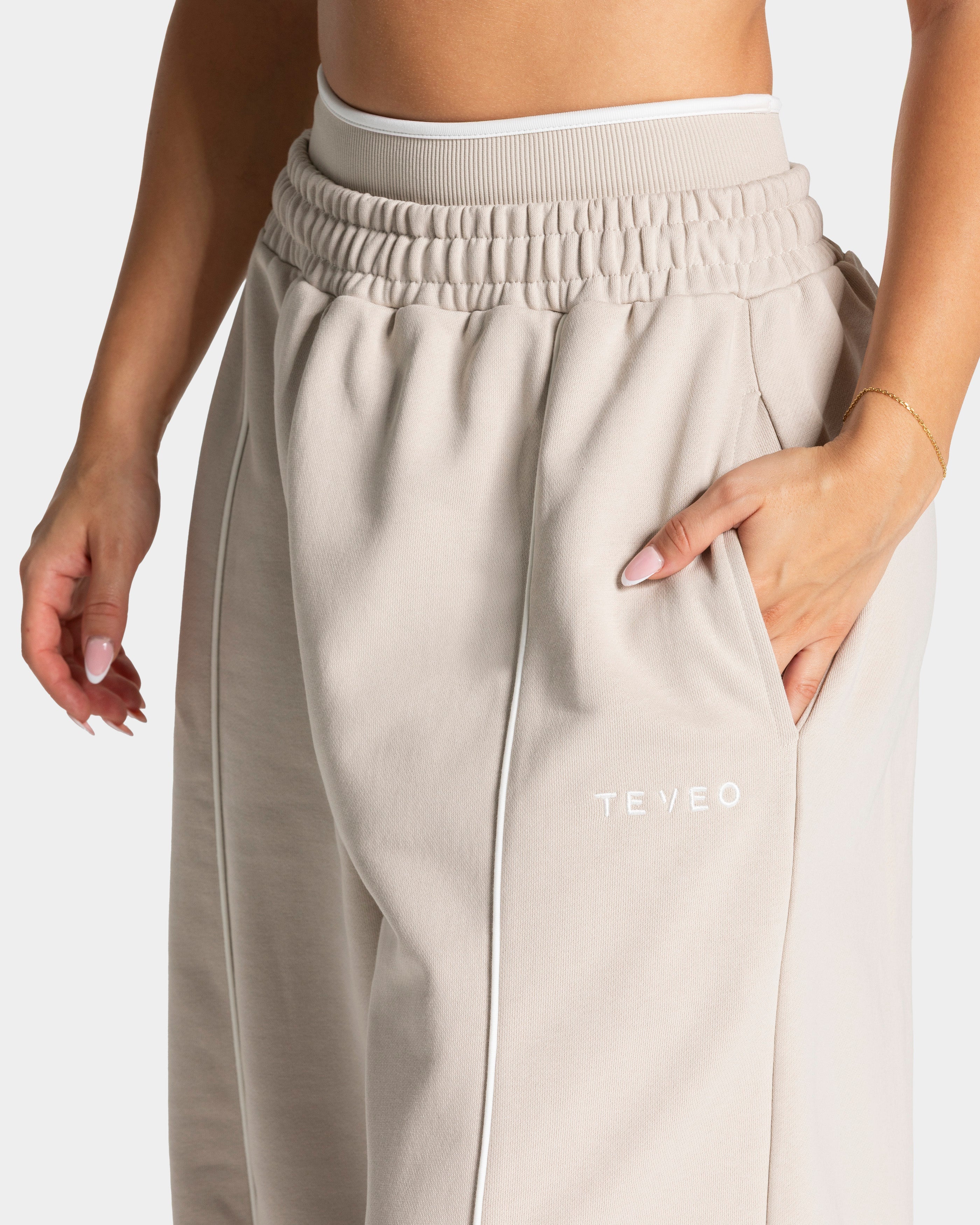 Contastline Wide Leg Jogger "Cream"