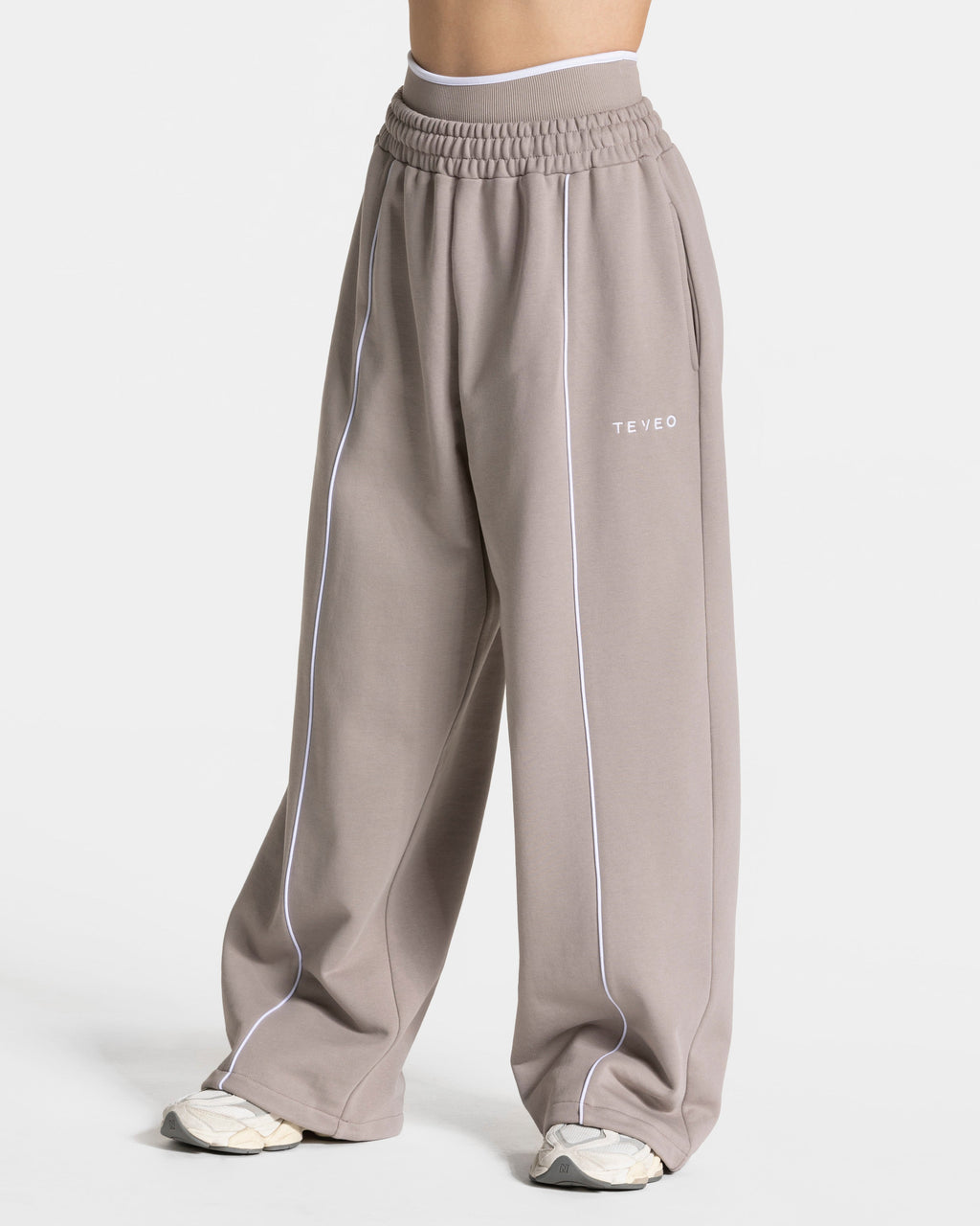 Contrastline Wide Leg Jogger  "Stone"