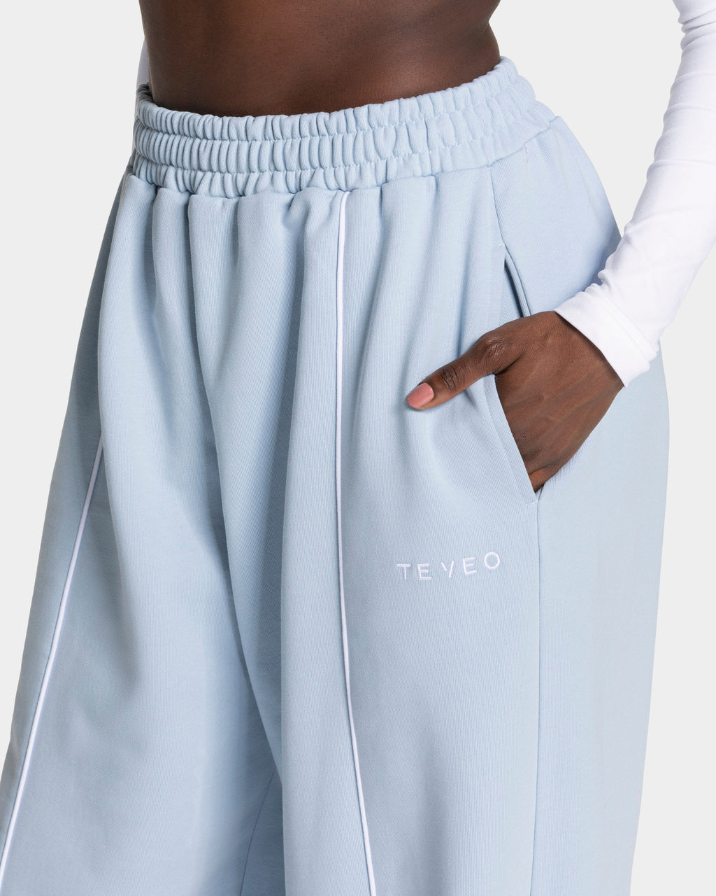 Contrastline Wide Leg Jogger "Babyblau"