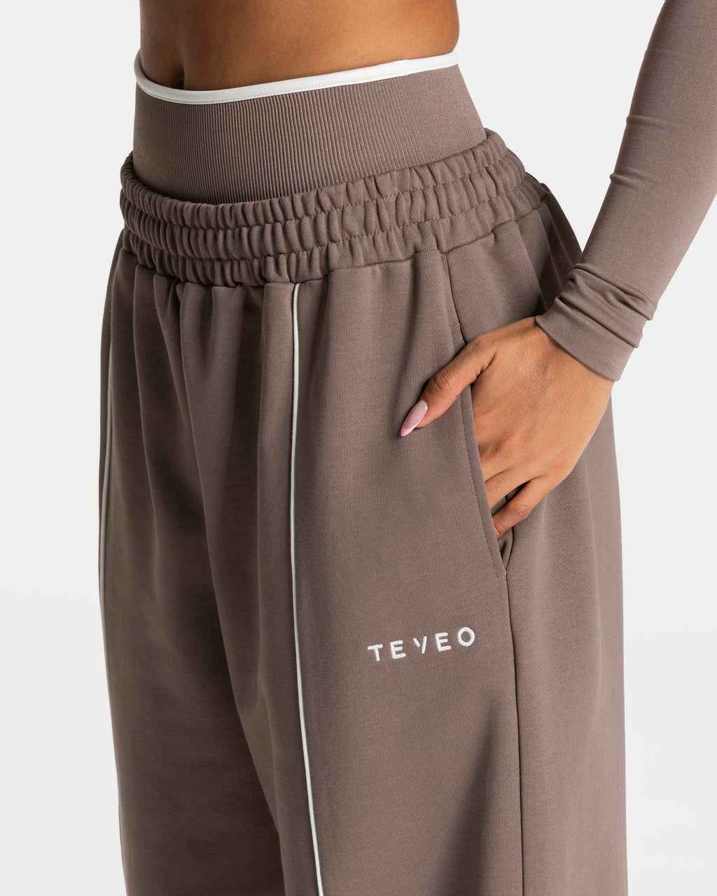 Contrastline Wide Leg Jogger  "Mokka"