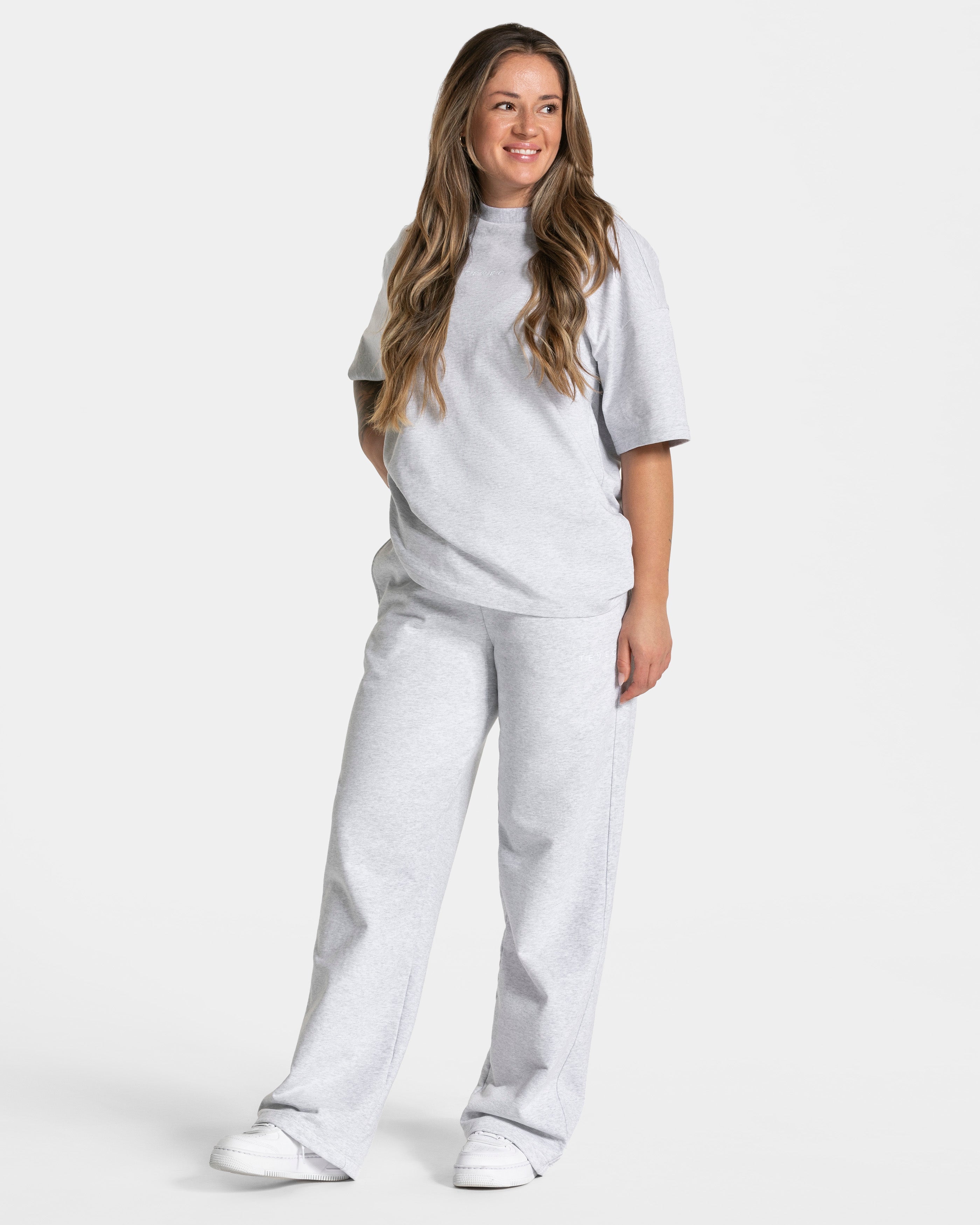 RI’VAIV Straight Leg Jogger "Hellgrau"